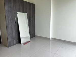 Room in 3 BHK Apartment at Mahagun Mirabella Highrise, Sector 79 – for Sale