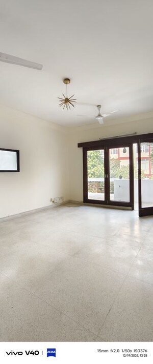 2.5 BHK Apartment For Rent in Defence Colony