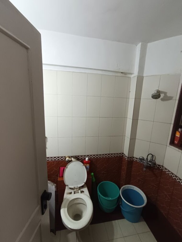 Bathroom, rna-heights 2 Bedroom 900 Sq.Ft. Apartment In Andheri East Mumbai 9852785