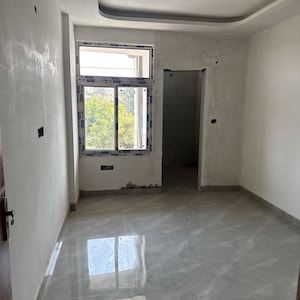 Room in 3 BHK Builder Floor at Sector 81 – for Sale