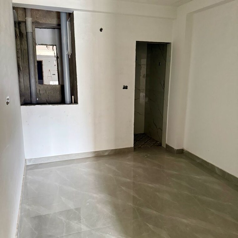 Room, sector 81 3 Bedroom 1200 Sq.Ft. Builder Floor In Sector 81 Noida 9852826