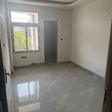 Room in 3 BHK Builder Floor at Sector 81 – for Sale