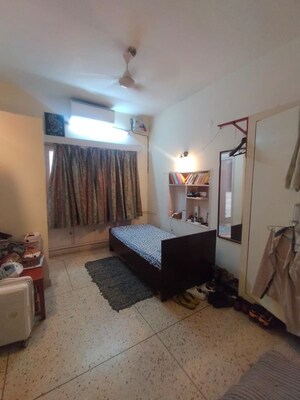 1 RK Apartment For Rent in Defence Colony