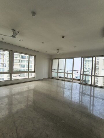 Room in 3.5 BHK Apartment at Pioneer Park Presidia, Sector 62 – for Rent