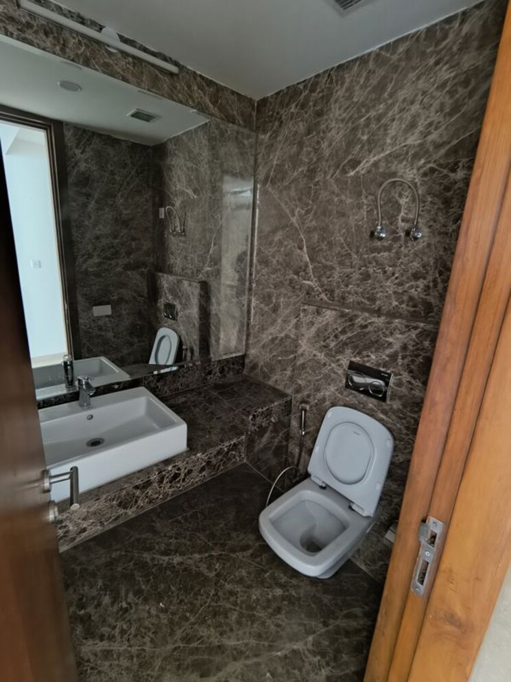 Bathroom, pioneer-park-presidia 3.5 Bedroom 2640 Sq.Ft. Apartment In Sector 62 Gurgaon 9852850