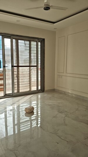 Room in 3 BHK Builder Floor at Lakshay Homes Villas, Sector 19 – for Rent