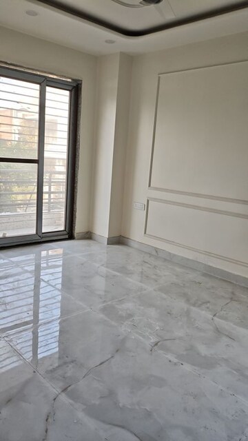 Room in 3 BHK Builder Floor at Lakshay Homes Villas, Sector 19 – for Rent