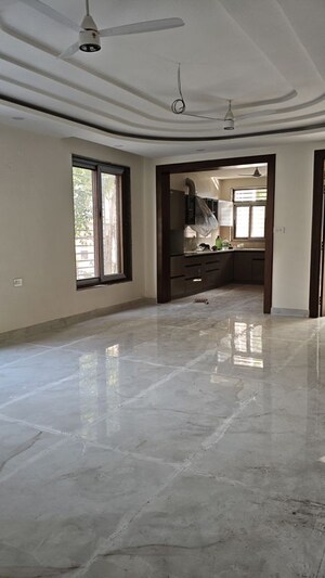 Room in 3 BHK Builder Floor at Lakshay Homes Villas, Sector 19 – for Rent