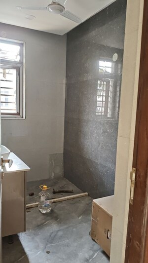 Furnished Amenities in 3 BHK Builder Floor at Lakshay Homes Villas, Sector 19 – for Rent