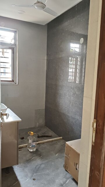 Furnished Amenities in 3 BHK Builder Floor at Lakshay Homes Villas, Sector 19 – for Rent