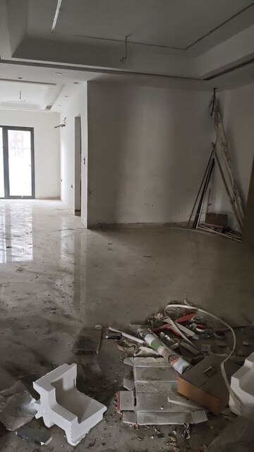 Staircase in 3 BHK Builder Floor at Sector 28 – for Rent