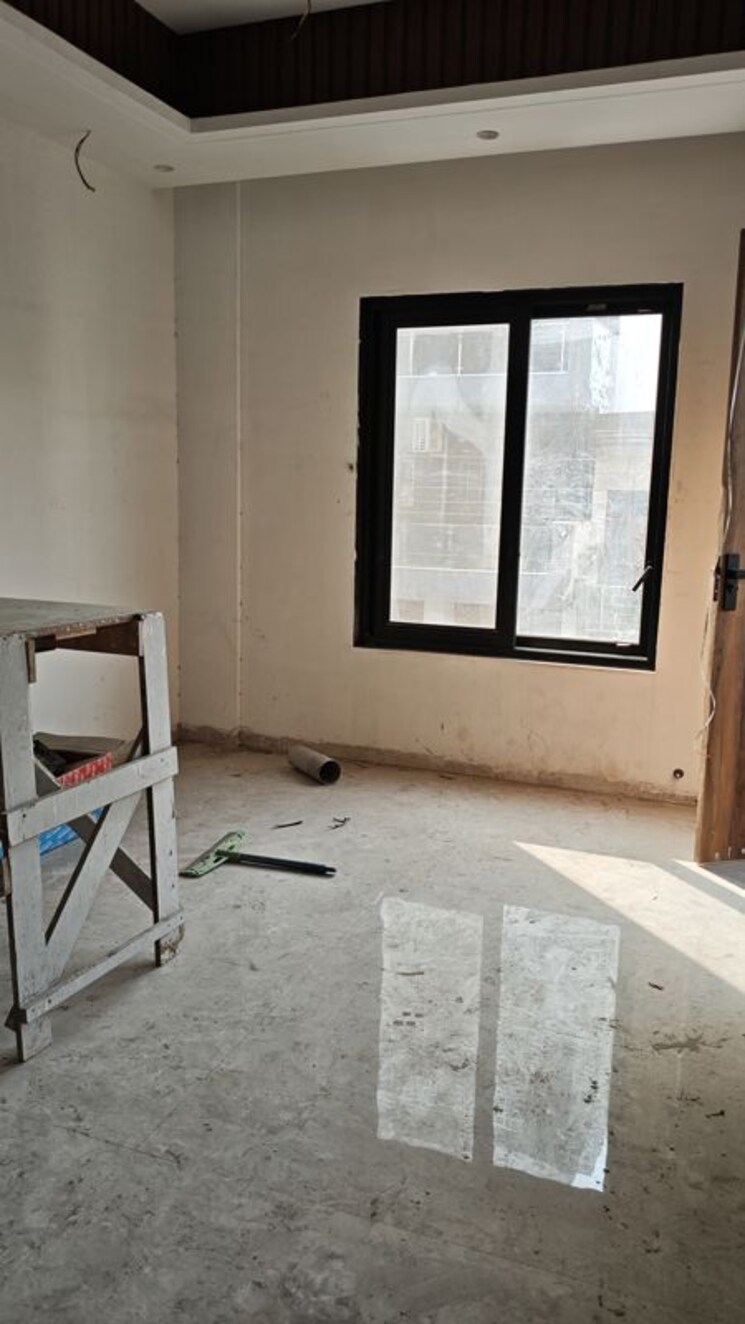 Room, sector 28 3 Bedroom 250 Sq.Yd. Builder Floor In Sector 28 Faridabad 9852860