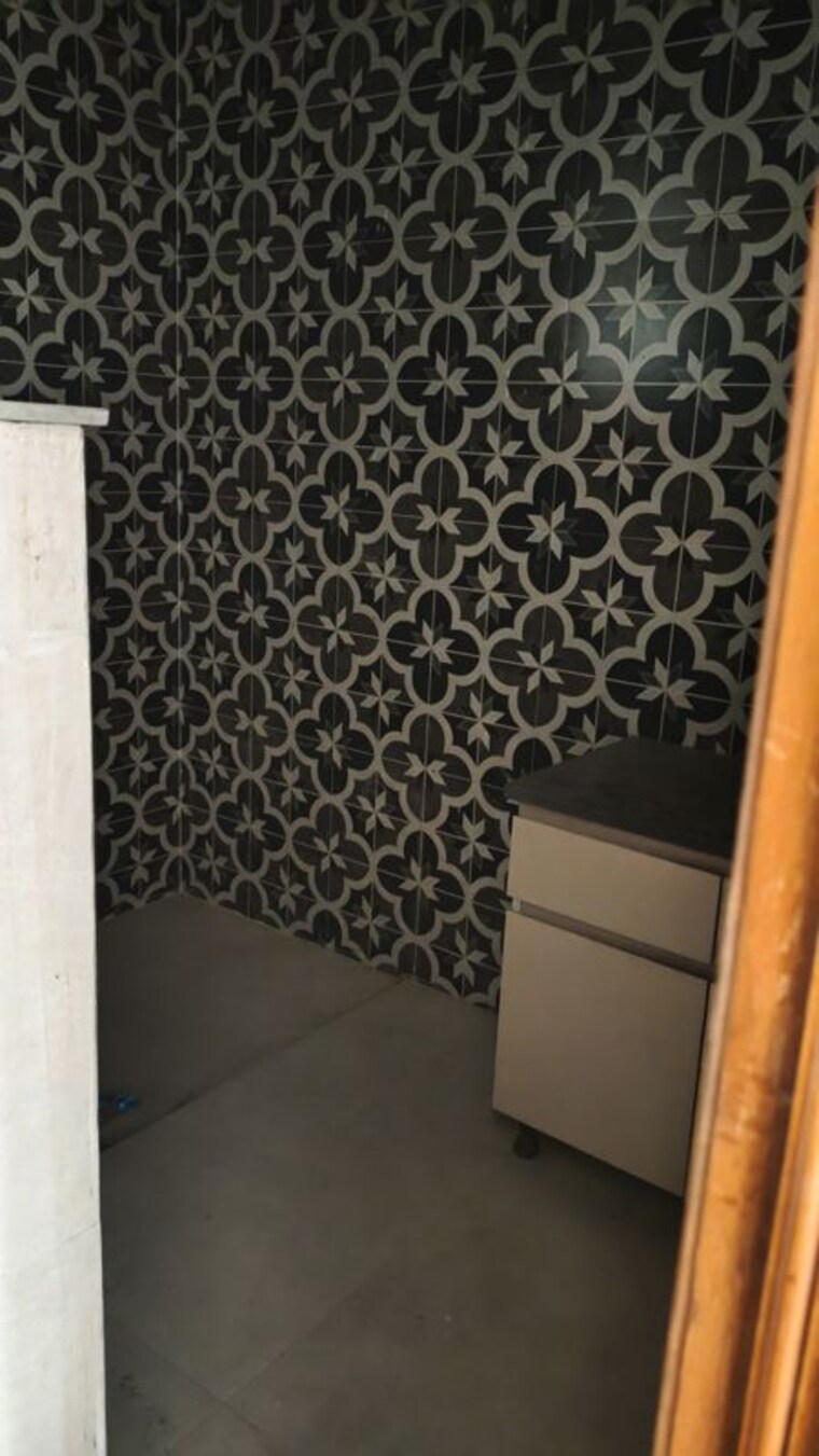 Bathroom, sector 28 3 Bedroom 250 Sq.Yd. Builder Floor In Sector 28 Faridabad 9852860