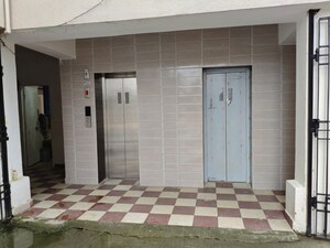 Lift in 3 BHK Apartment at Phulwari Sharif – for Rent