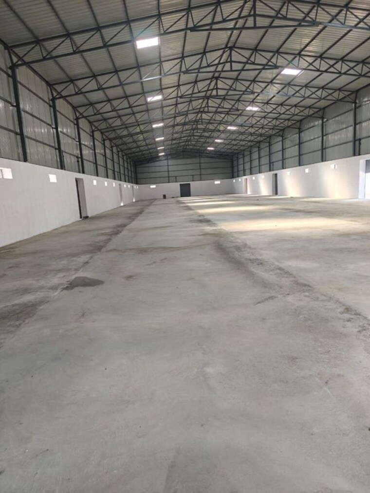  Parking, sikandra Commercial Warehouse 15000 Sq.Ft. In Sikandra Agra 9852869