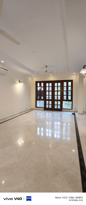 3 BHK + Servant Room,Study Room,Extra Room Builder Floor For Rent in Defence Colony
