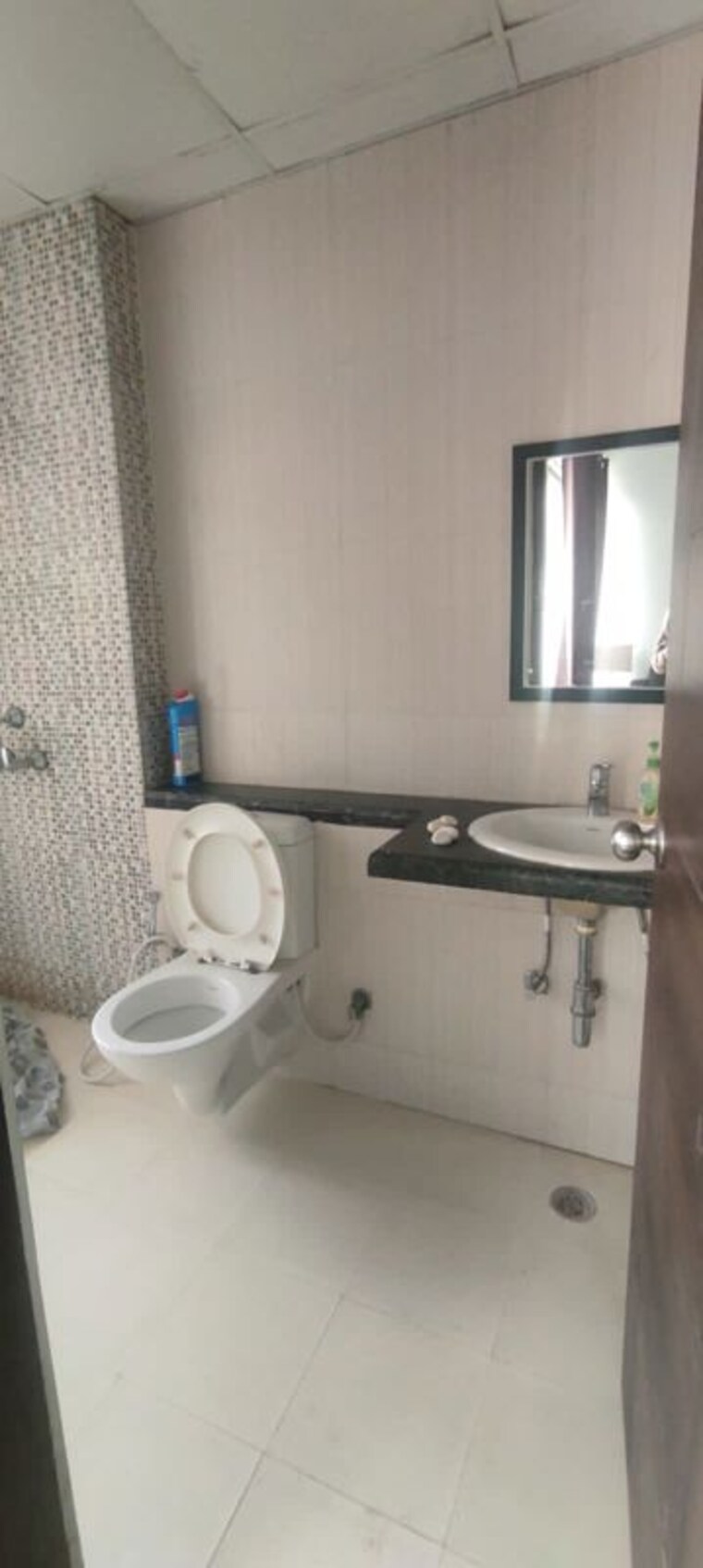 Bathroom, mahagun-mirabella 3 Bedroom 1730 Sq.Ft. Apartment In Sector 79 Noida 9852766