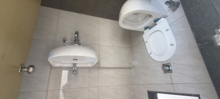 Bathroom, chandak-34-park-estate 3 Bedroom 850 Sq.Ft. Apartment In Goregaon West Mumbai 9852881