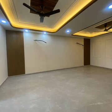 Room in 3 BHK Apartment at Sector 21d – for Rent