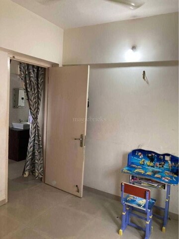 Furnished Amenities in 2 BHK Apartment at Tingre Nagar – for Rent