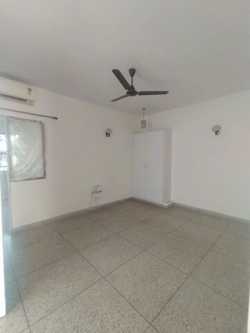 1 BHK Apartment For Rent in Defence Colony