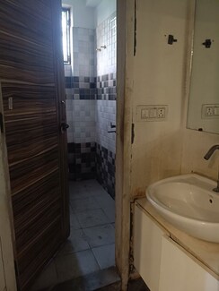 Office Space For Rent in New Friends Colony