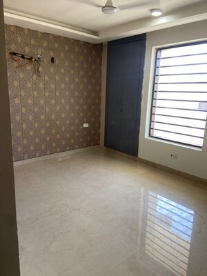 Room in 2 BHK Builder Floor at Sector 28 – for Rent