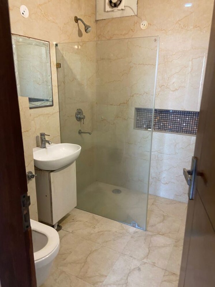 Bathroom, sector 28 2 Bedroom 1500 Sq.Ft. Builder Floor In Sector 28 Faridabad 9852930