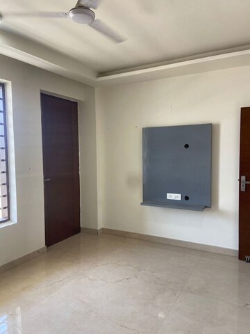 Room in 2 BHK Builder Floor at Sector 28 – for Rent