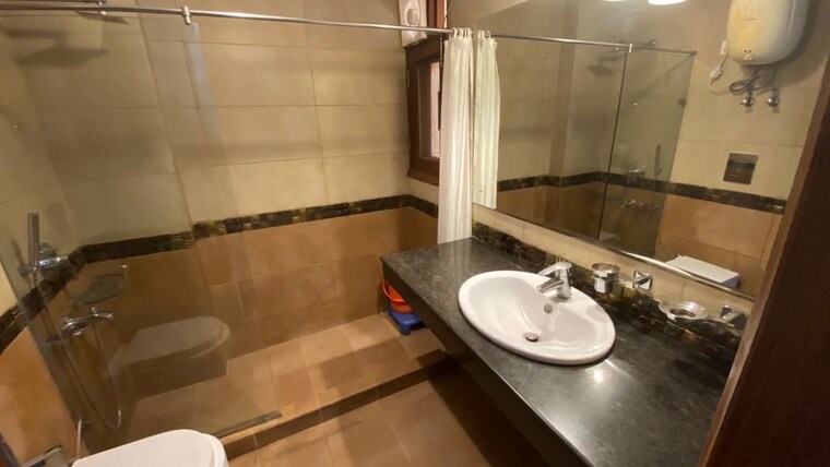 Bathroom, south extension i 4 Bedroom 300 Sq.Ft. Builder Floor In South Extension I Delhi 9852933