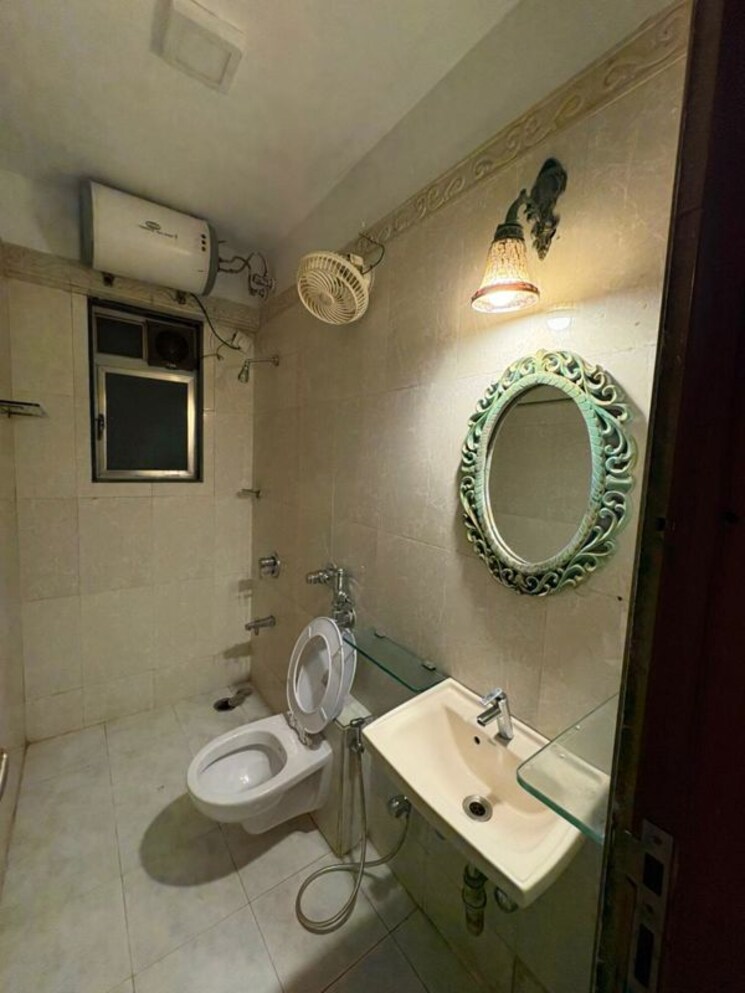 Bathroom, fortune-heritage 2 Bedroom 750 Sq.Ft. Apartment In Bandra West Mumbai 9852945
