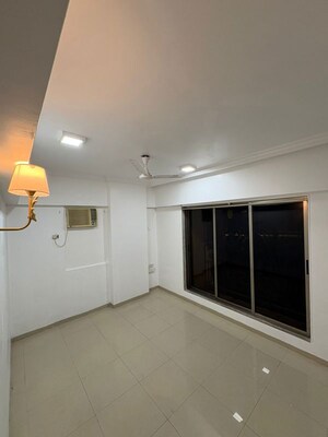 Room in 2 BHK Apartment at Fortune Heritage, Bandra West – for Rent