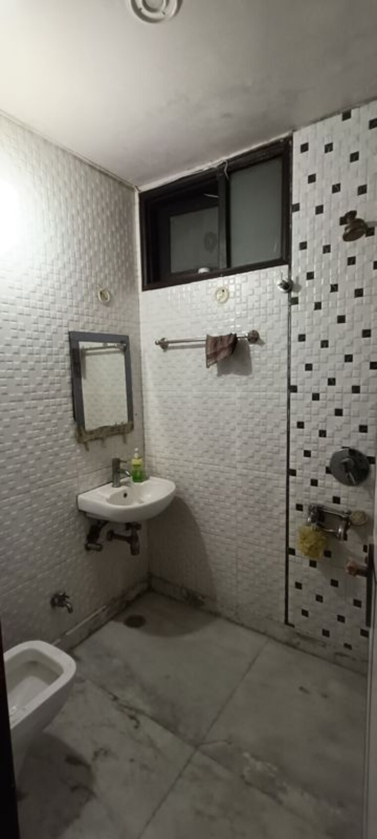 Bathroom, rohini sector 8 1 Bedroom 600 Sq.Ft. Builder Floor In Rohini Sector 8 Delhi 9852953