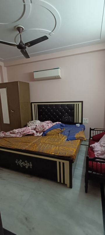 1 BHK Builder Floor For Rent in Rohini Sector 8