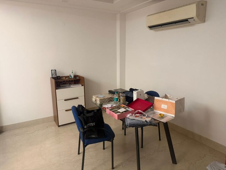 Team Area, uday park 3 Bedroom 217 Sq.Ft. Builder Floor In Uday Park Delhi 9852960