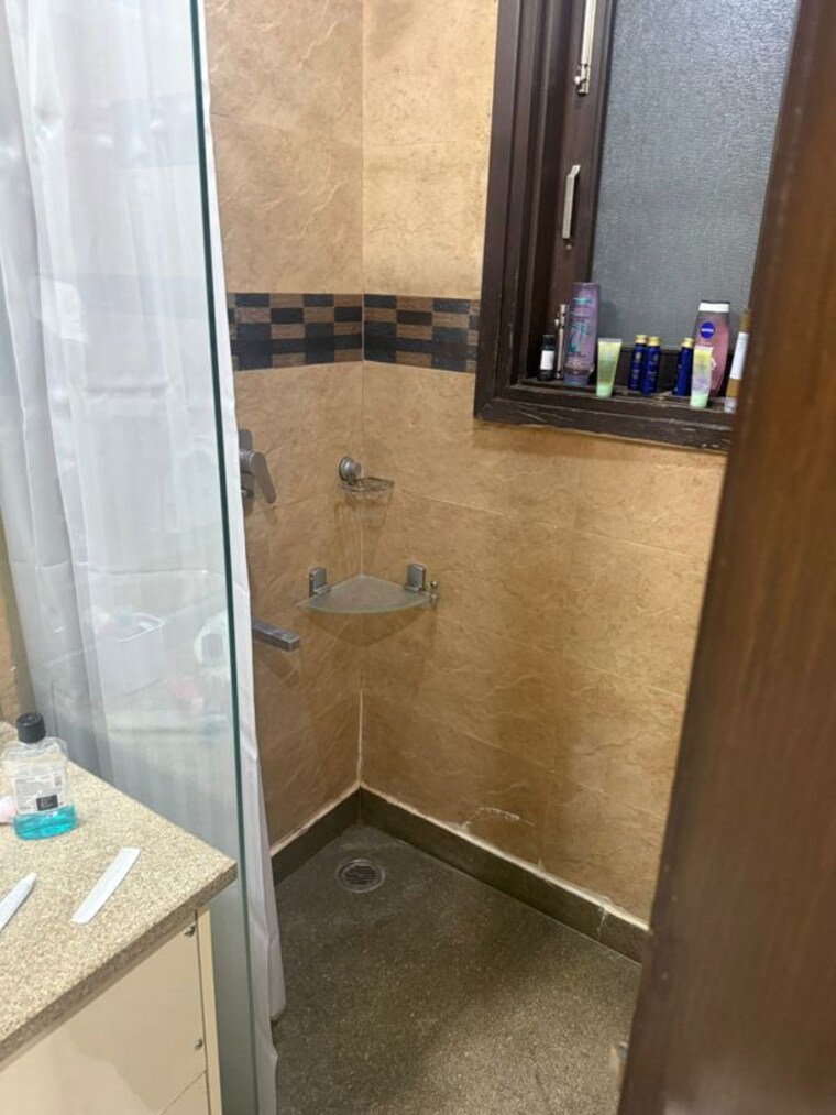 Bathroom, uday park 3 Bedroom 217 Sq.Ft. Builder Floor In Uday Park Delhi 9852960