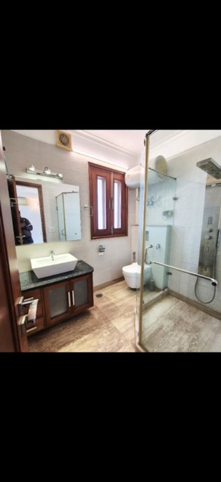 Living Room, defence colony 3 Bedroom 325 Sq.Ft. Builder Floor In Defence Colony Delhi 9852969