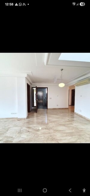 Room in 3 BHK Builder Floor at Defence Colony – for Rent