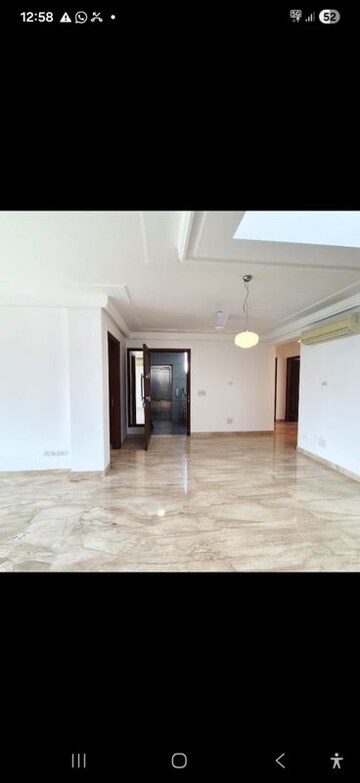 Room in 3 BHK Builder Floor at Defence Colony – for Rent