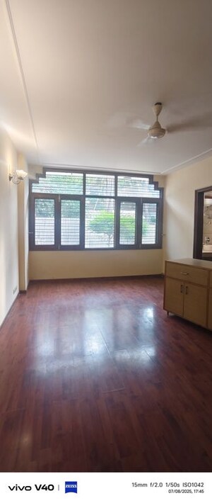 Room in 3 BHK Builder Floor at Defence Colony – for Rent