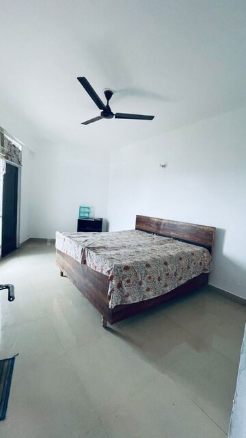 Bedroom in 3 BHK Apartment at Gomti Nagar – for Rent