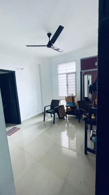 Living Room in 3 BHK Apartment at Gomti Nagar – for Rent