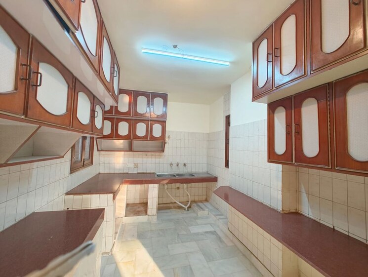 Kitchen, east of kailash 3 Bedroom 1400 Sq.Ft. Builder Floor In East Of Kailash Delhi 9852992