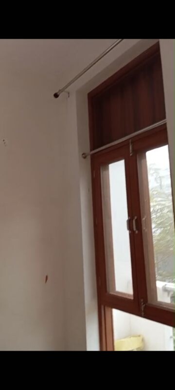 Room in 3 BHK Independent House at RWA Apartments Sector 50, Sector 50 – for Rent