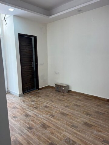 Room in 2 BHK Apartment at Supertech Hues, Sector 68 – for Rent