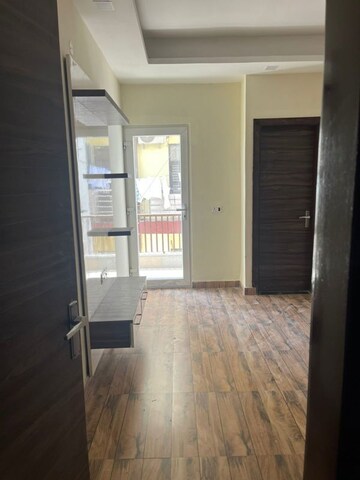 Room in 2 BHK Apartment at Supertech Hues, Sector 68 – for Rent