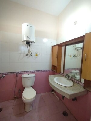 Bathroom in 3 BHK Builder Floor at Surendra Avenue 69, Sector 69 – for Rent