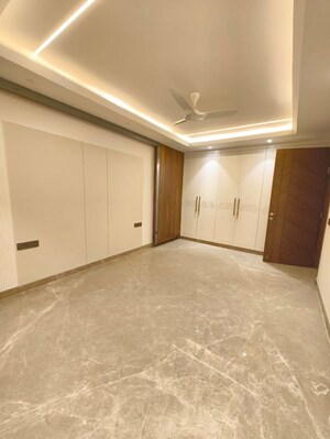 Room in 4 BHK Builder Floor at Greater Kailash I – for Rent