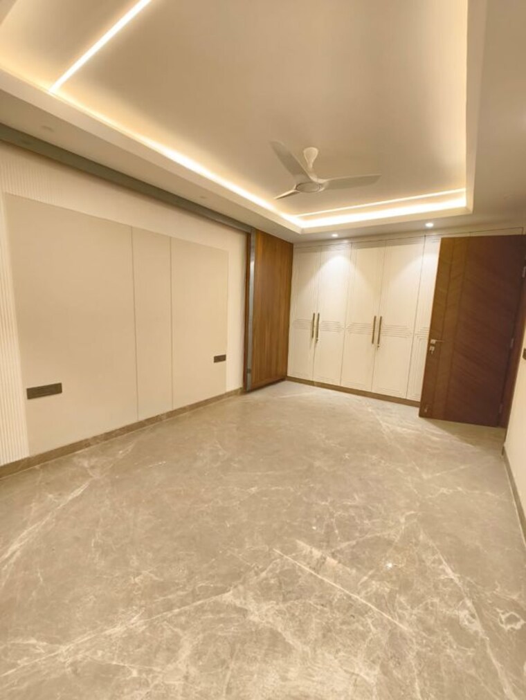 Room, greater kailash i 4 Bedroom 300 Sq.Yd. Builder Floor In Greater Kailash I Delhi 9853004