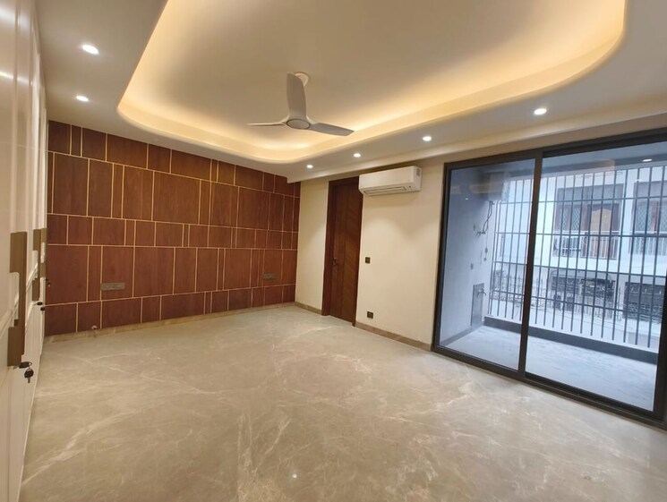 Room, greater kailash i 4 Bedroom 300 Sq.Yd. Builder Floor In Greater Kailash I Delhi 9853004